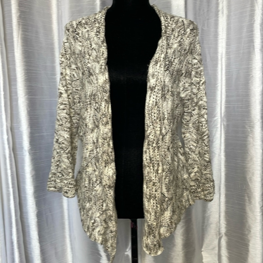 Dressbarn Women’s XL Open Front
3/4 Bell Sleeve Hollow Out Cardigan